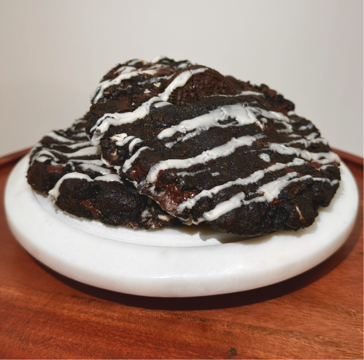 Wickedly Good Cookies and Cream Stuffed Cookie (6 pack)