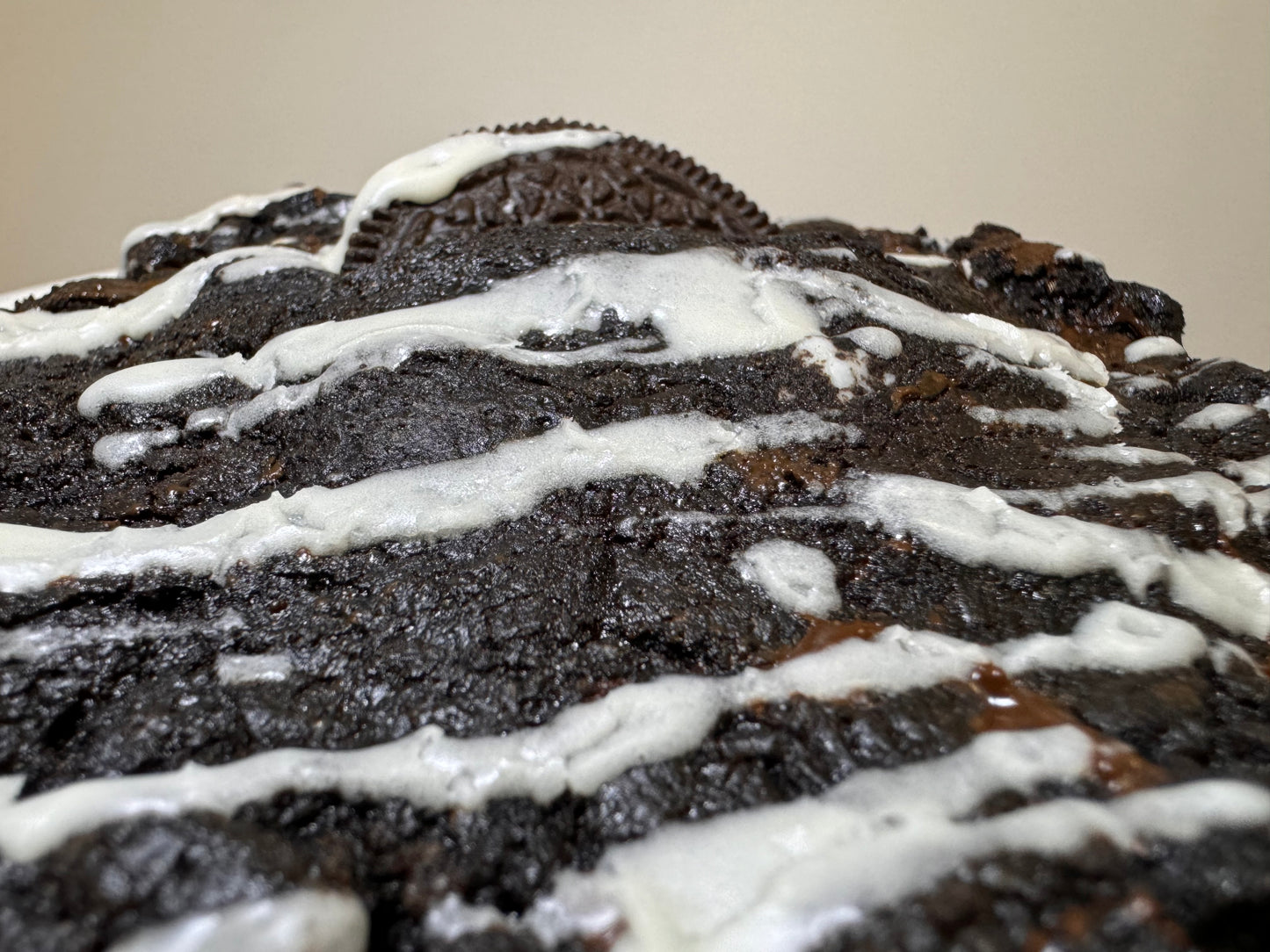 Wickedly Good Cookies and Cream Stuffed Cookie (6 pack)